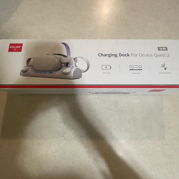 Brand new oculus charger bought it for 130$ at target haven’t used it once. - Picture 4 of 5